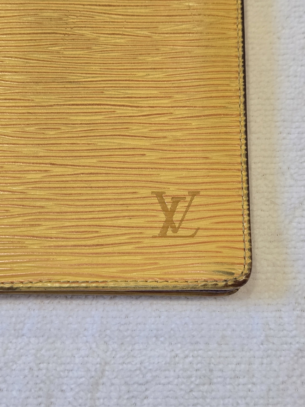 Louis Vuitton Authentic Yellow Epi Leather Long Card Holder - Picture 7 of 14